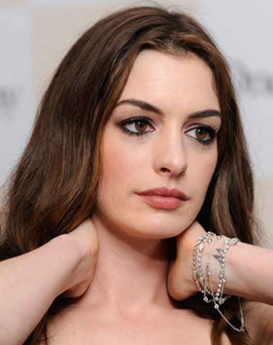 Anne-Hathaway