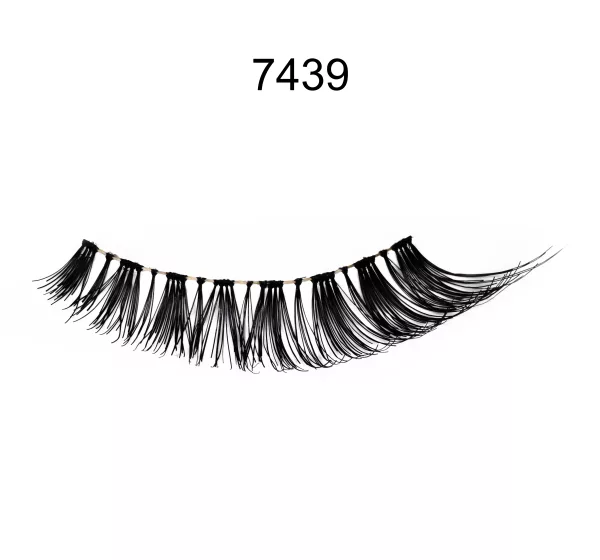 7439